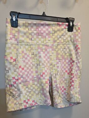 Fabletics Pure Luxe Pastel Pink, Yellow & Cream Check Athletic Shorts (B56)